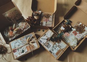 đồ handmade tặng bạn gái: hộp quà handmade