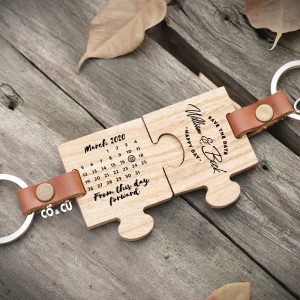quà handmade tặng bạn trai: móc khóa khắc tên